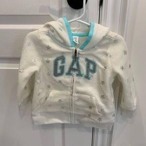 Gap hoodie size 18-24 months NWT ❄️